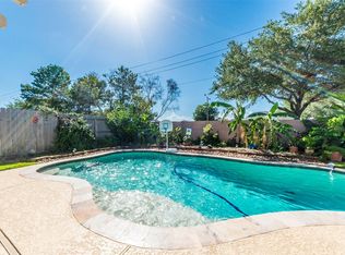 835 Crystal Bay Ln, League City, TX 77573