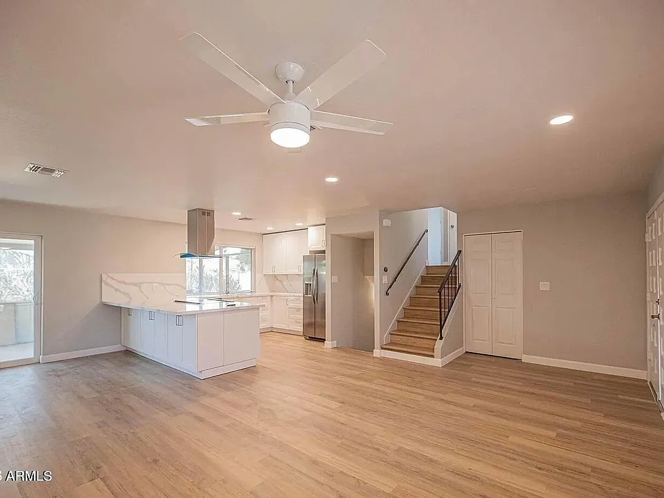 1646 E Hermosa Dr
