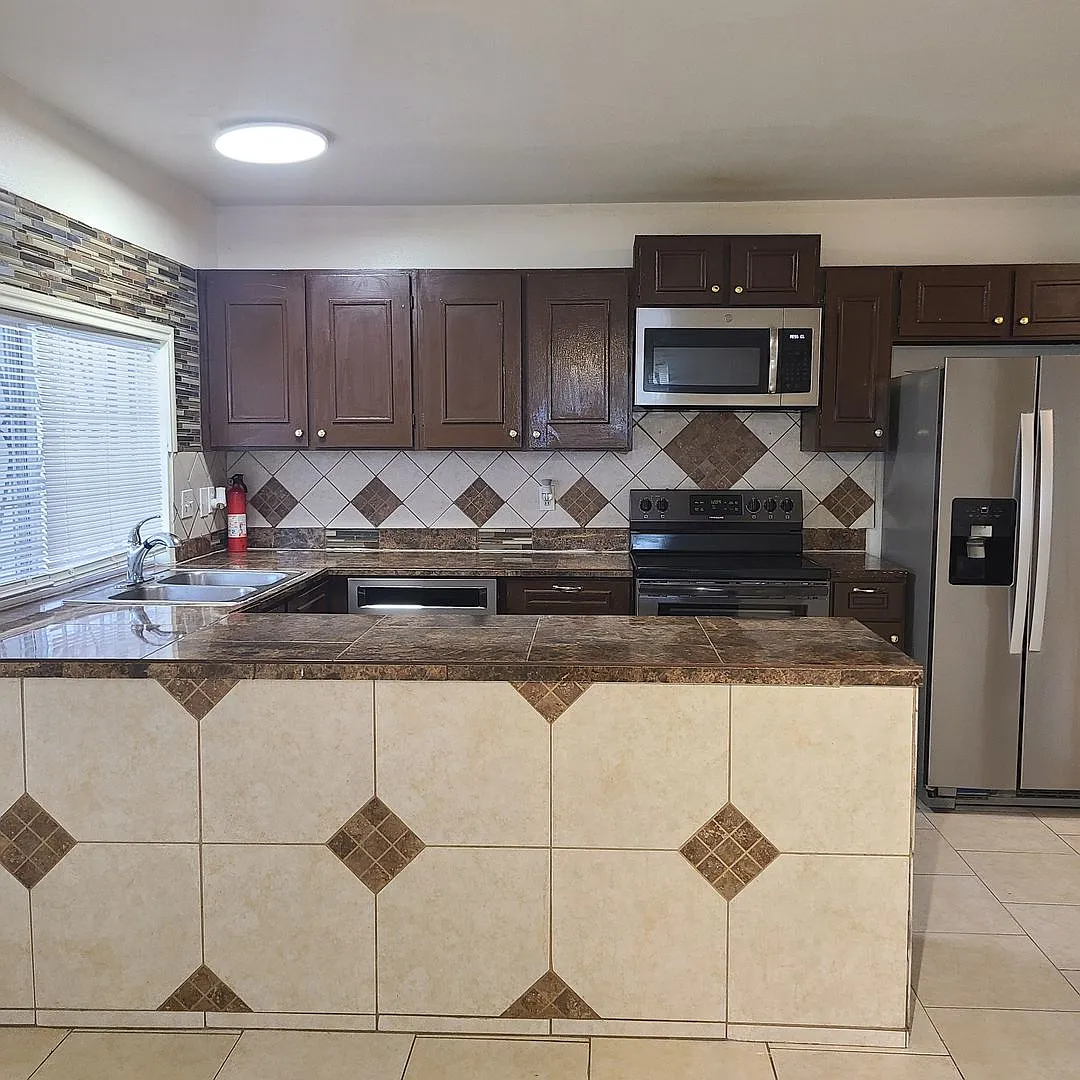 Spacious 2 BR/2.5 bath townhome near the Medical Center w/a fenced in yard! — Photo 4