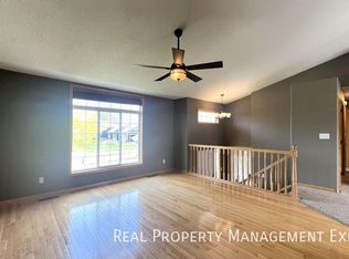 5208 S Birchwood Ave, Sioux Falls, SD 57108