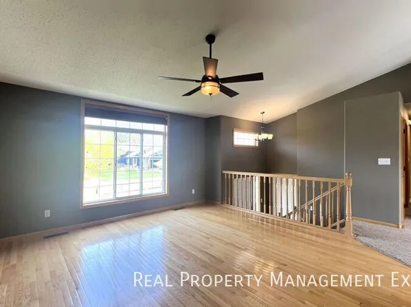 5208 S Birchwood Ave, Sioux Falls, SD 57108