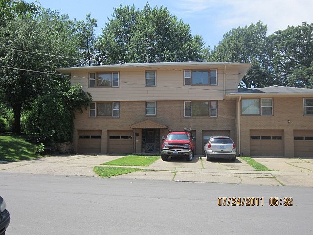 BUILDING FRONT/GARAGE