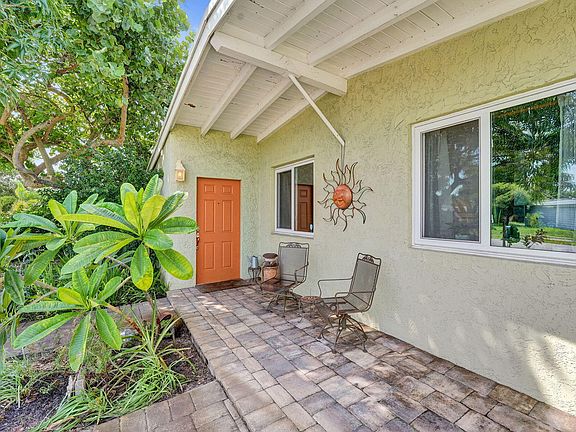 3rd image of 4541 NE 14TH Terrace