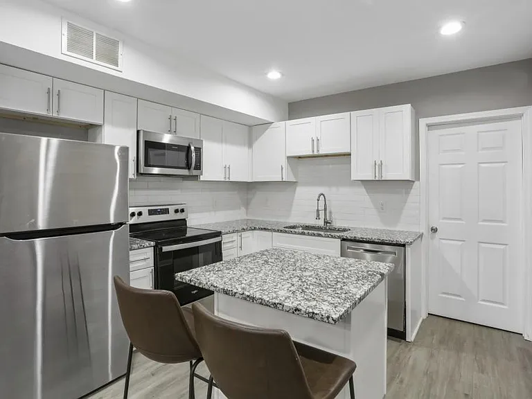2893 White Oak Dr — Photo 3