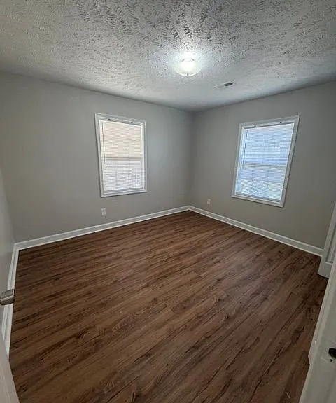536 Linwood Ave — Photo 4