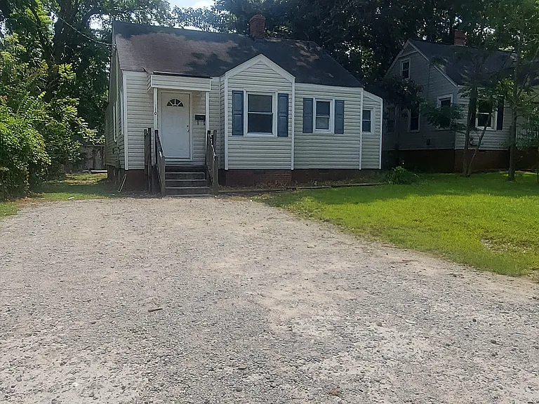 110 N Holly St — Photo 2