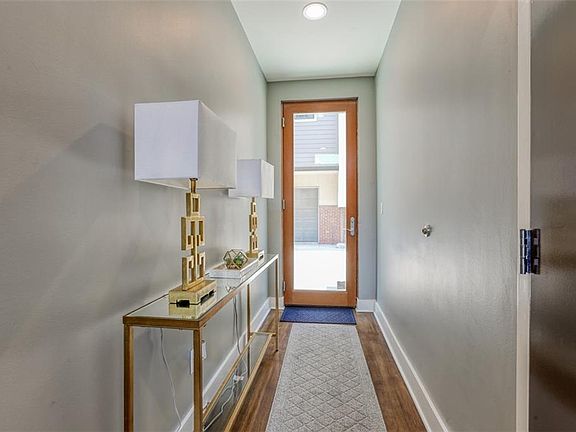 4th image of 4559 Washington Ave