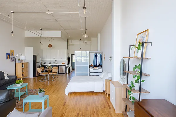 Rented by Outlive | media 4