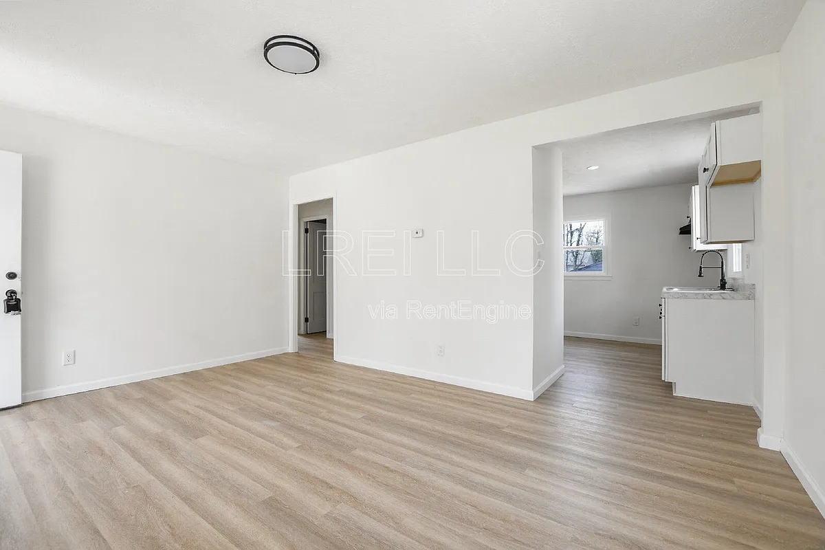 Building Photo - 320 N 36th St