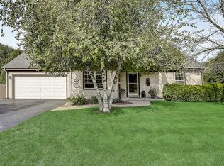 207 Cramer Ave, Dousman, WI 53118