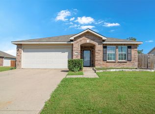 2901 Saddle Dr, Denton, TX 76210