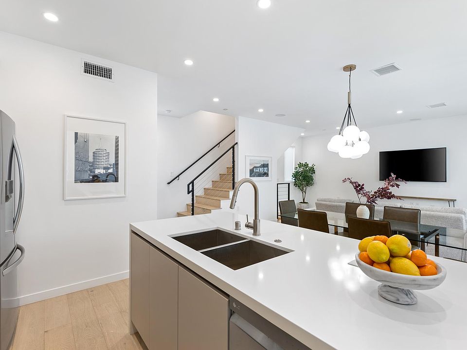 Fully equipped kitchen with all of your everyday cooking and baking needs