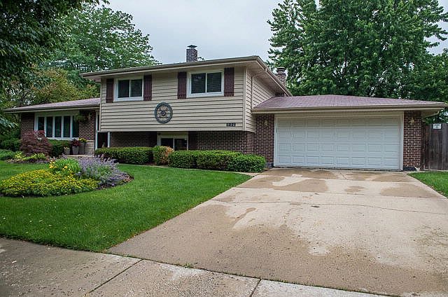 1st image of 936 Cottonwood Ln