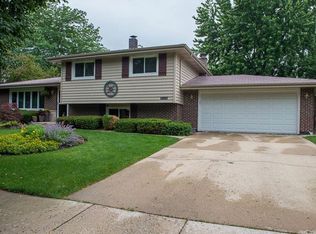 936 Cottonwood Ln, Bartlett, IL 60103