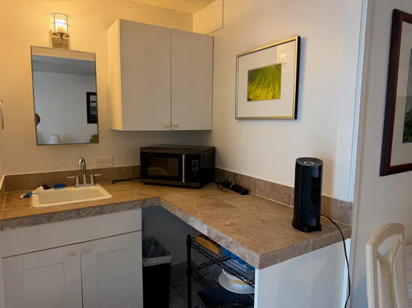 Waikiki Whale Watcher Apartments