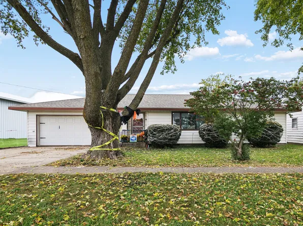 105 E Charles St, Ashkum, IL 60911