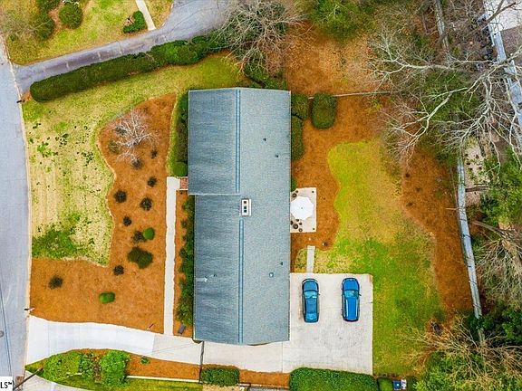 5th image of 12 Ramblewood Ln