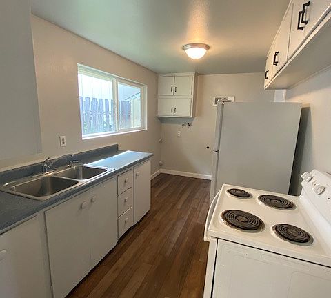 5th image of 3304 Ward Ave #1