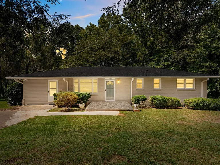 5501 Old Buncombe Rd — Photo 32
