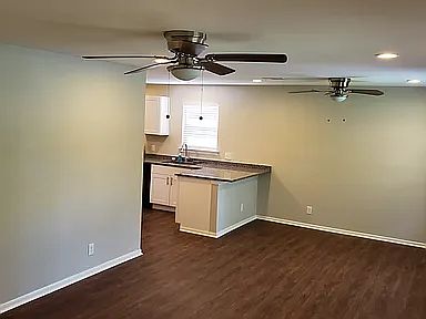 3rd image of 3002 San Paula Ave