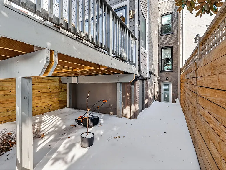 32 Adams St NW — Photo 15
