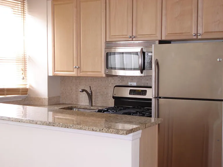 212 Adams St NE — Photo 14