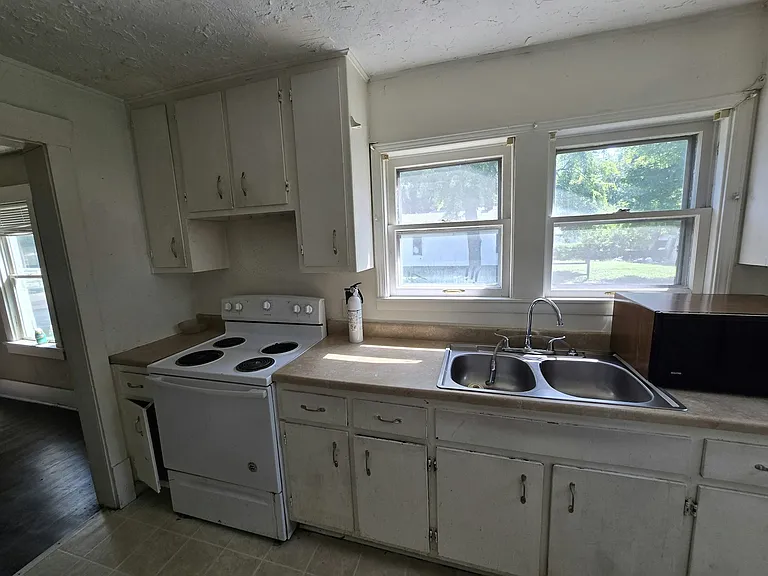 1363 E Johns Ave — Photo 16