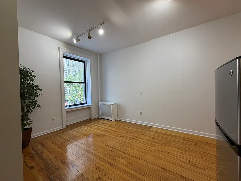 210 W 94th St #3E — Photo 2