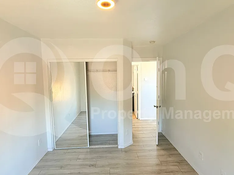 1103 E Grove St — Photo 18
