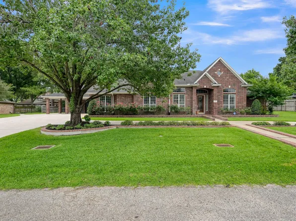 9832 W Shore Dr, Willis, TX 77318