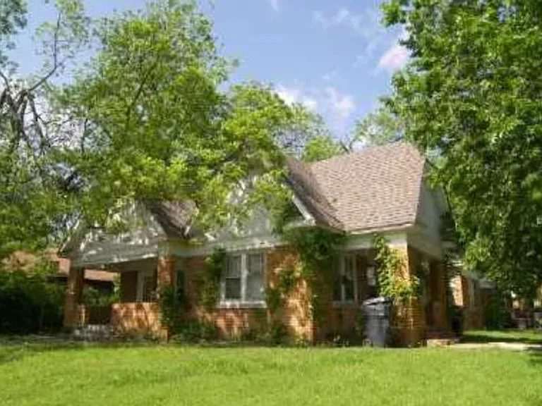 2119 N Youngs Blvd — Photo 1