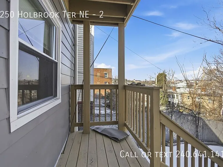 1250 Holbrook Ter NE #2 — Photo 8