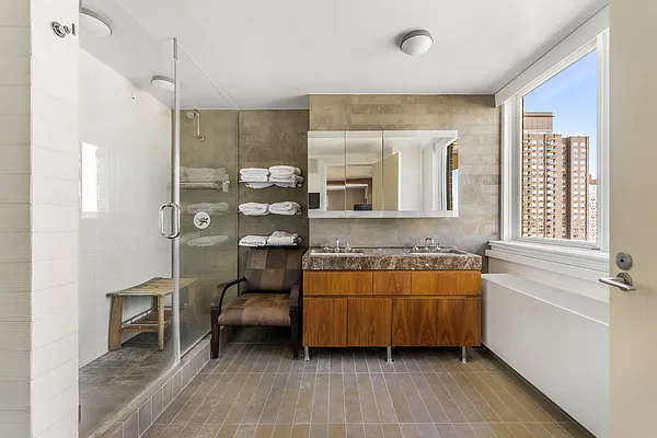 Sold by Modlin Group | media 9