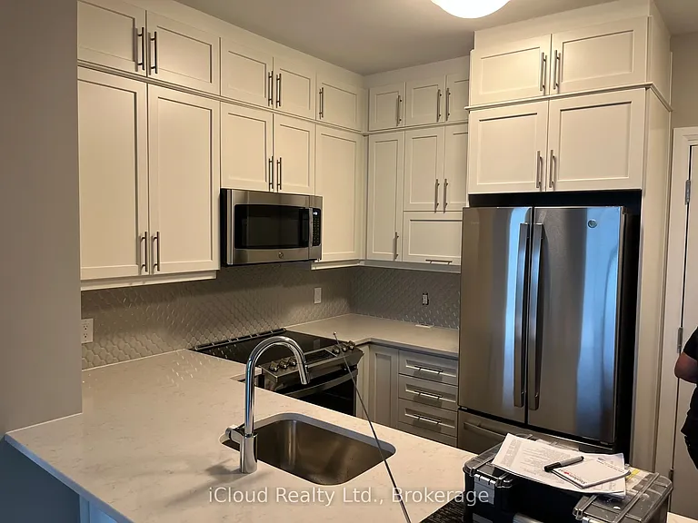 95 Dundas St W #325 — Photo 16