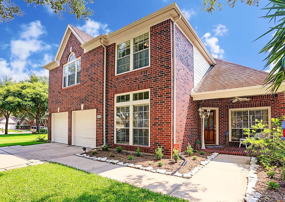 1st image of 2907 Five Oaks Dr
