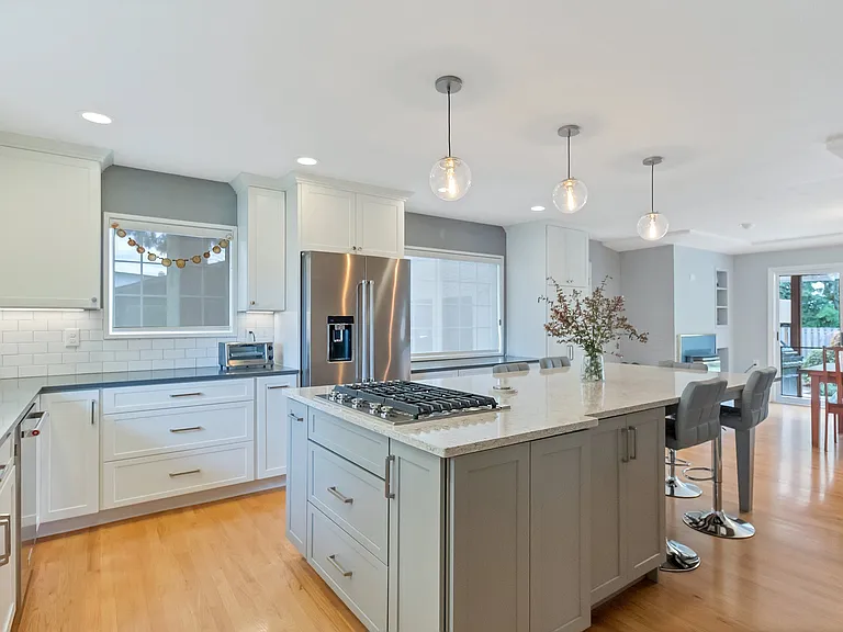 Kitchen & Island