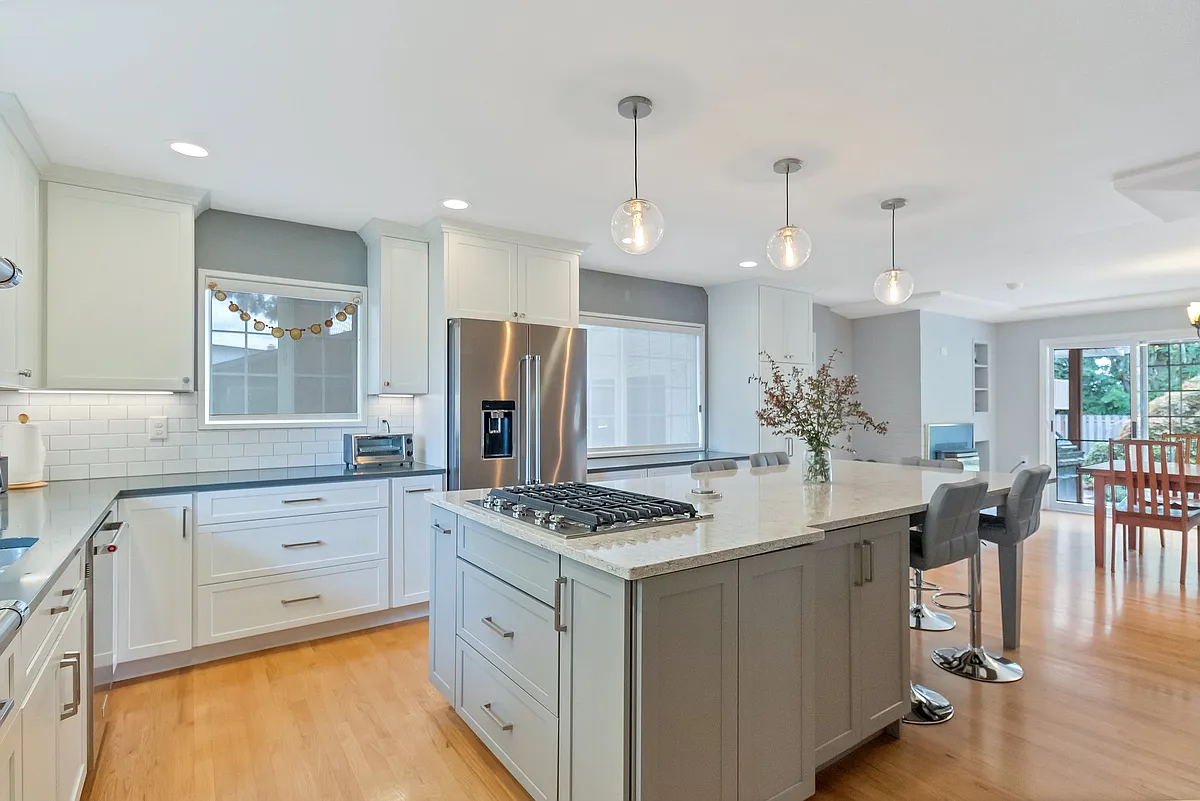 Kitchen & Island - 7113 Mississippi Dr