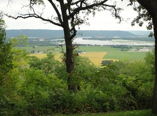 370 Skyline Dr, Wabasha, MN 55981