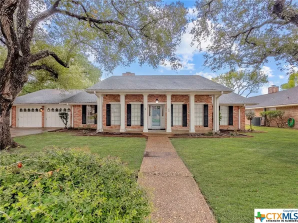 203 Berkshire Ln, Victoria, TX 77904