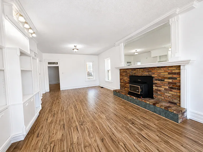 13224 S Redwood Rd — Photo 1