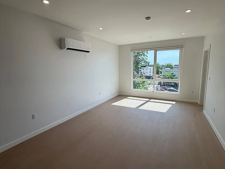50 Webster St #3C — Photo 5
