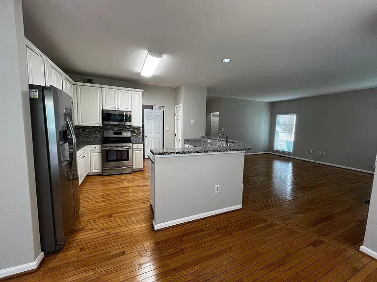 21379 Fultonham Cir — Photo 16