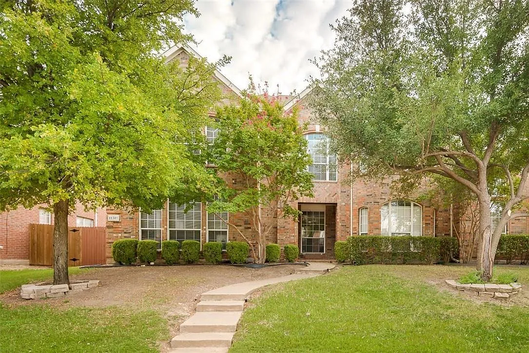 4 bed, 2.5 bath, 2374 sqft, $2,495 — Photo 1