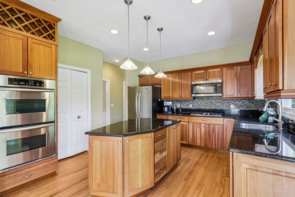 Fox Hill Dr-S2907-016.jpg