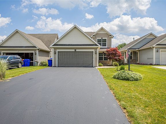 3rd image of 20 Silver Maple Dr