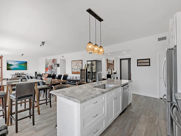 273 W Seaview Dr — Photo 3