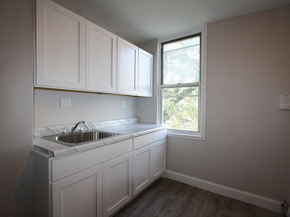 3rd image of 276 19th St #5