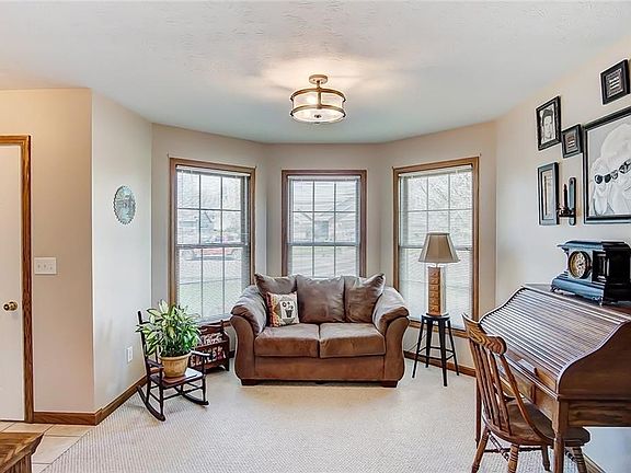 2nd image of 303 Driftwood Dr