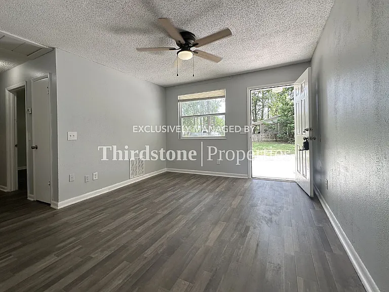 1160 Comanche St #4 — Photo 3