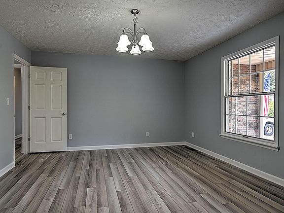 5th image of 900 Clara Dr